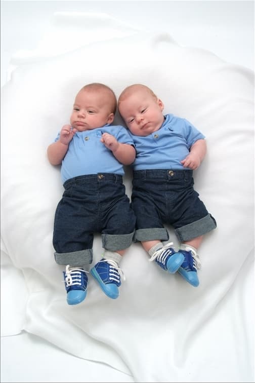 twin-boys-in-blue-shirts-and-jeans